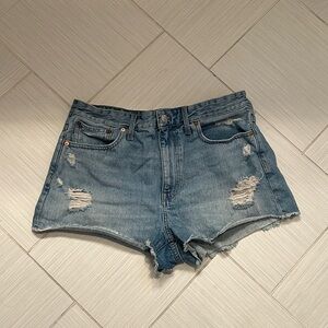 Madewell | Relaxed denim shorts in Renfield wash destructed edition | 31